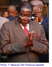 Robert Mugabe addressing veterans of the liberation struggle. Photo: Taurai Maduna, The Financial Gazette